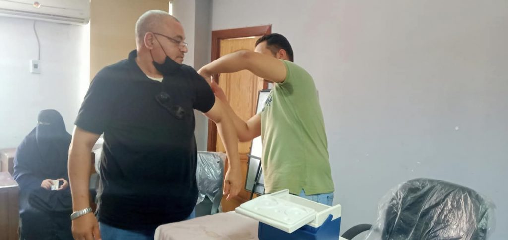 تطعيم العاملين