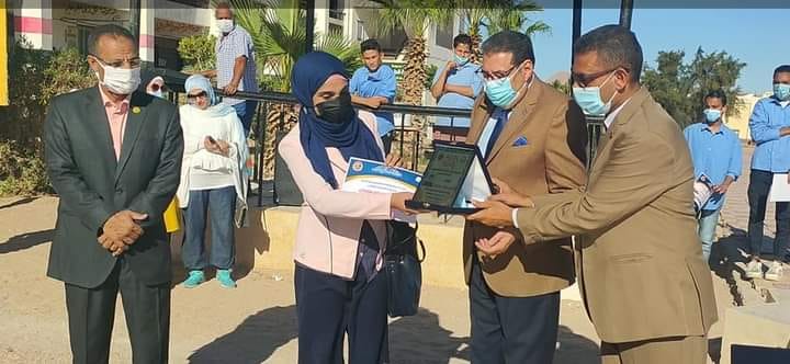 تكريم أوائل